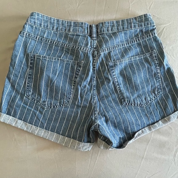 &Denim Blue Pinstripe cuff denim Shorts US 6 - Picture 7 of 7